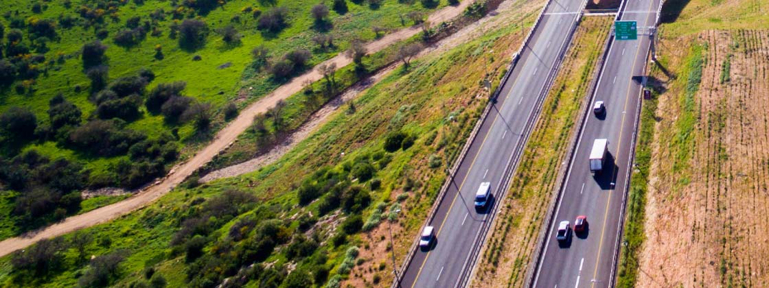 vehiculos sobre carretera