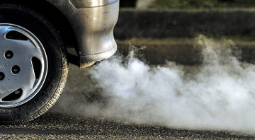 Carro con smog