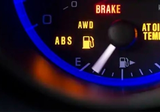 tablero encendido de coche